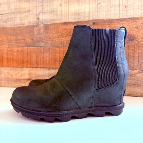 Sorel Joan of Arctic Wedged Chelsea Boots - Picture 1 of 8